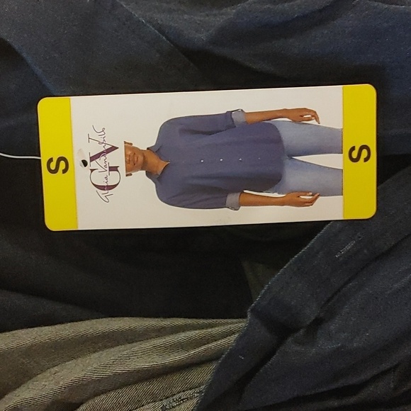 Gloria Vanderbilt Womens Long Sleeve Regular Fit Button-Down Shirt - Picture 9 of 9